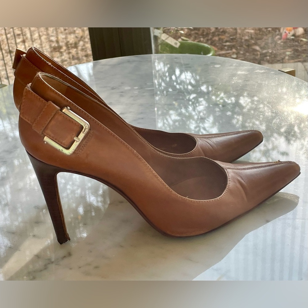 Yves Saint Laurent leather pointed toe pumps, buckle accent, needs heel taps, 37 - Picture 3 of 15